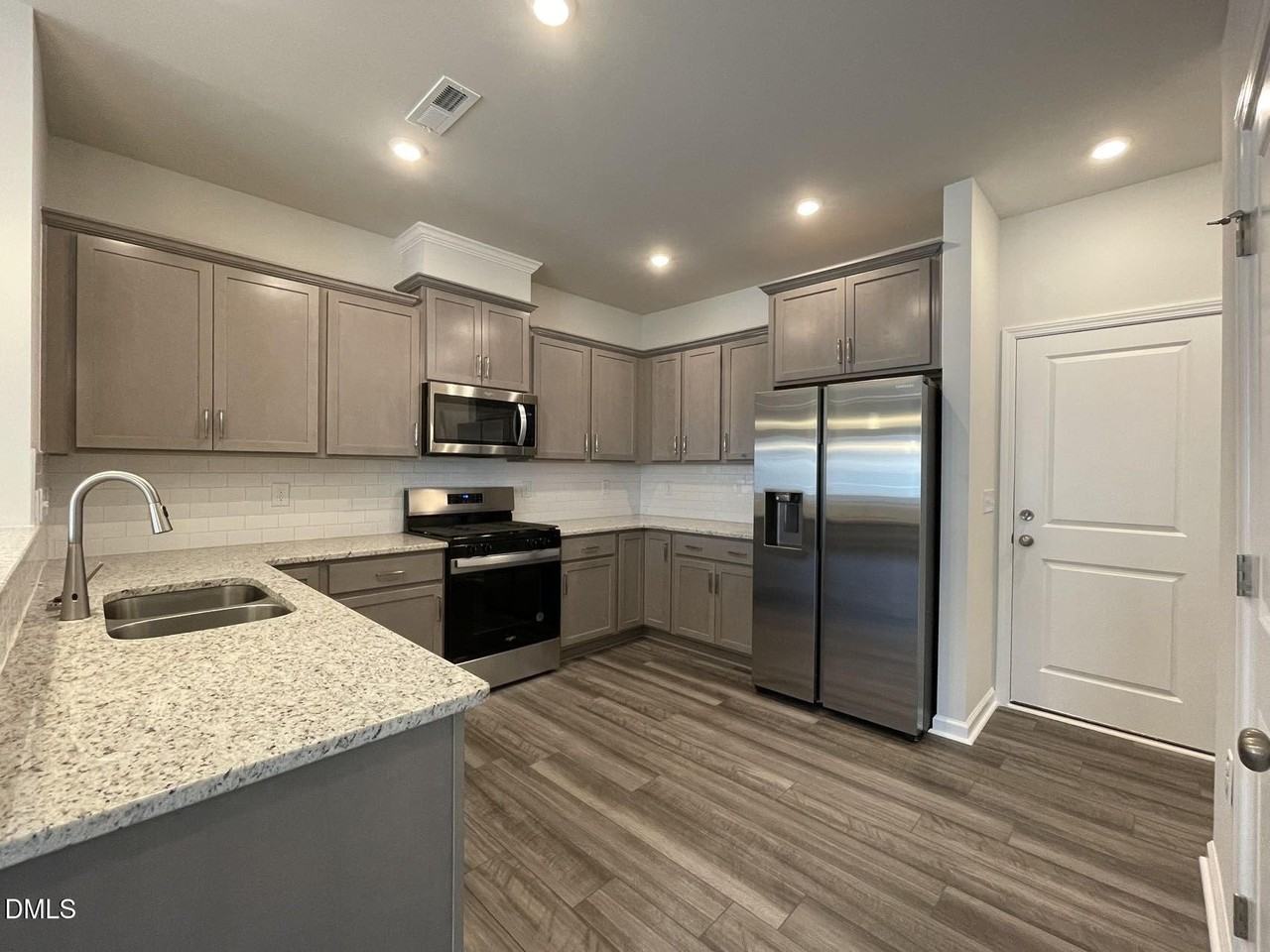 404 Ribbon Rail St - Photo 6 of 21