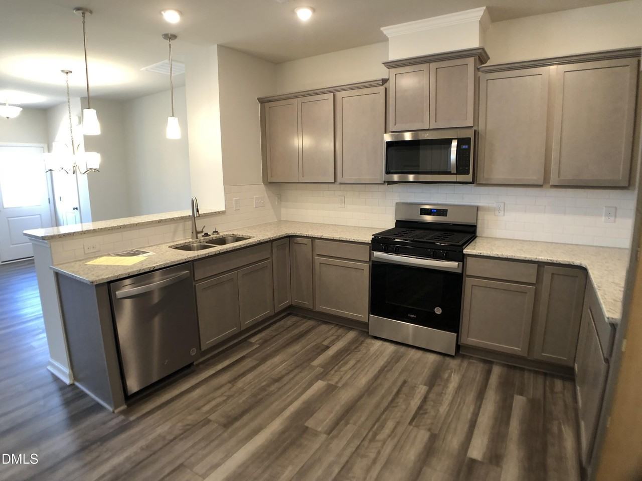 404 Ribbon Rail St - Photo 7 of 21