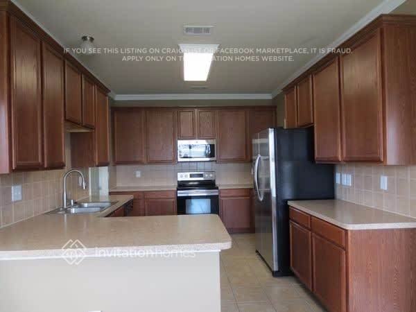 425 Hummingbird Trl - Photo 3 of 8