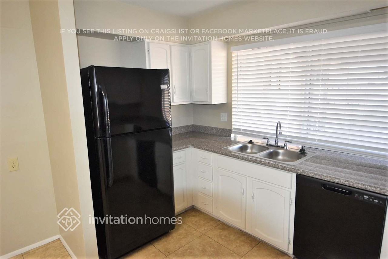 13815 N 45th Ave - Photo 4 of 13