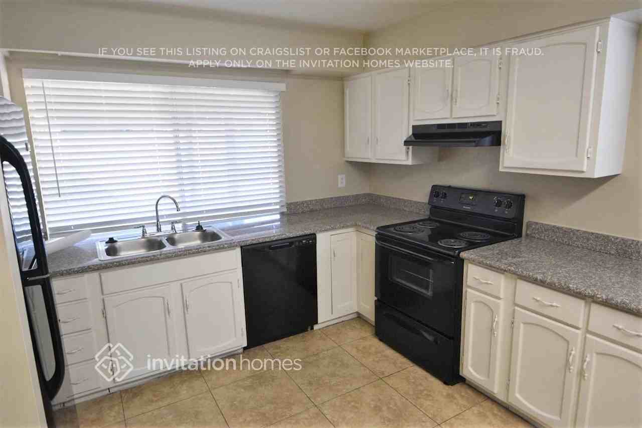 13815 N 45th Ave - Photo 5 of 13