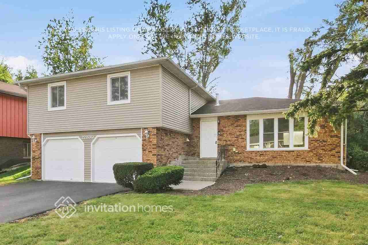 22830 Lakeshore Dr - Photo 2 of 19