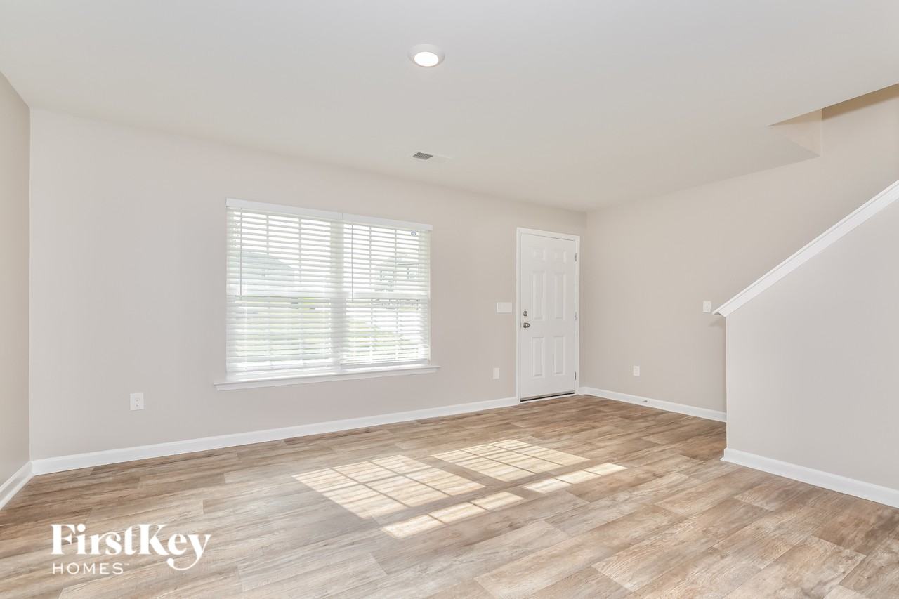 330 Estelle Dr - Photo 5 of 15