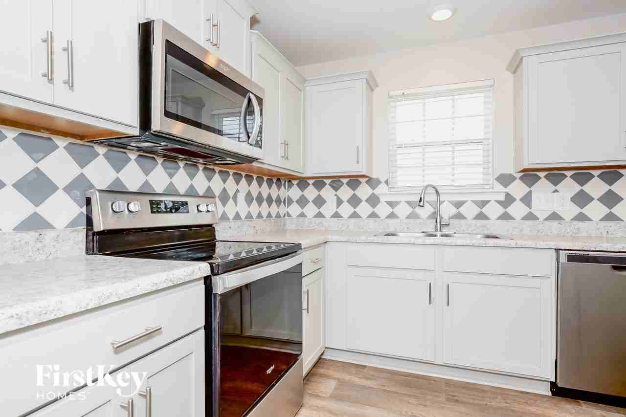 330 Estelle Dr - Photo 6 of 15