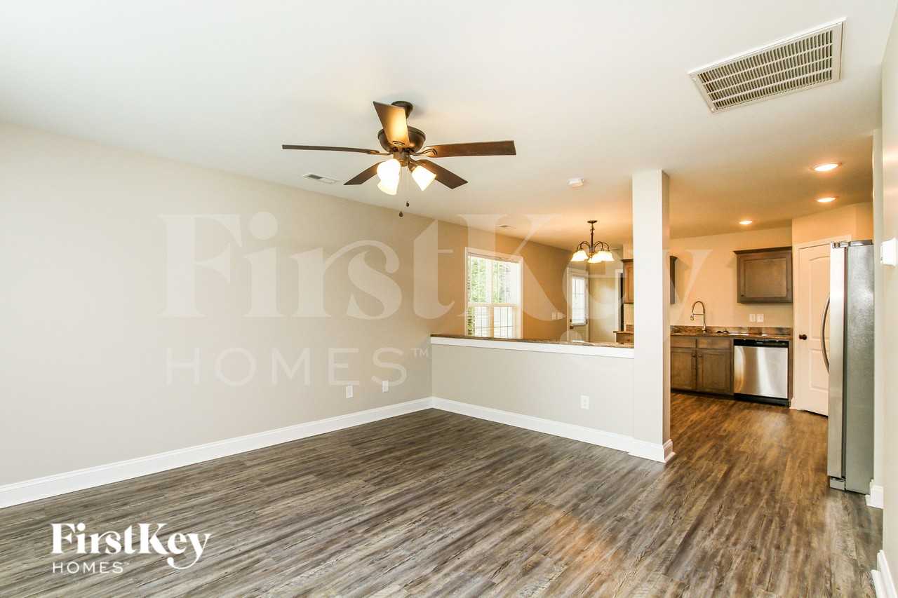 96 Peachtree Ave Nw - Photo 3 of 15