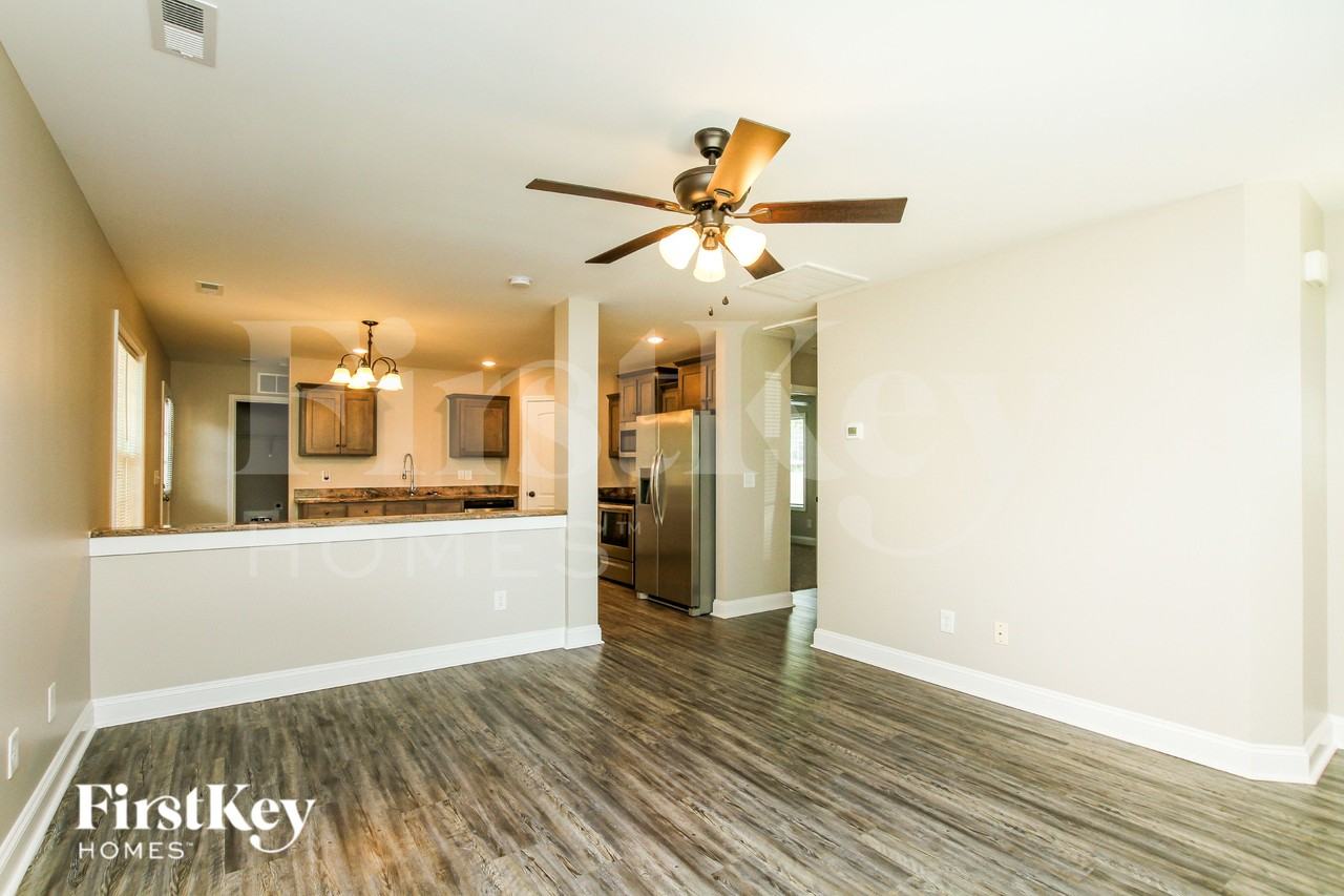 96 Peachtree Ave Nw - Photo 4 of 15
