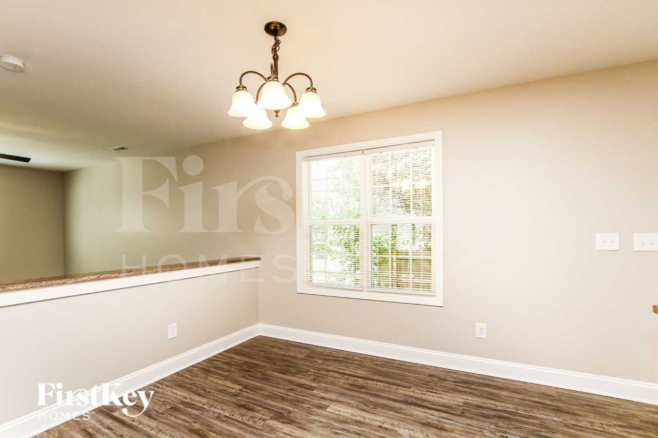 96 Peachtree Ave Nw - Photo 5 of 15