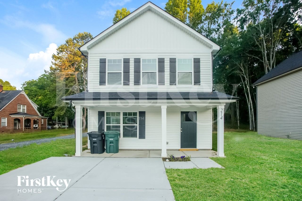 214 Parkway Ave Nw - Photo 2 of 15