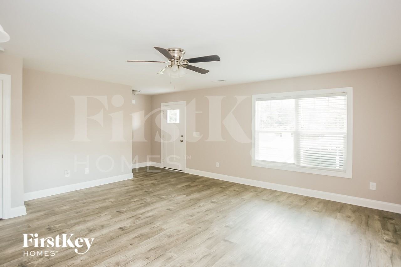 214 Parkway Ave Nw - Photo 4 of 15