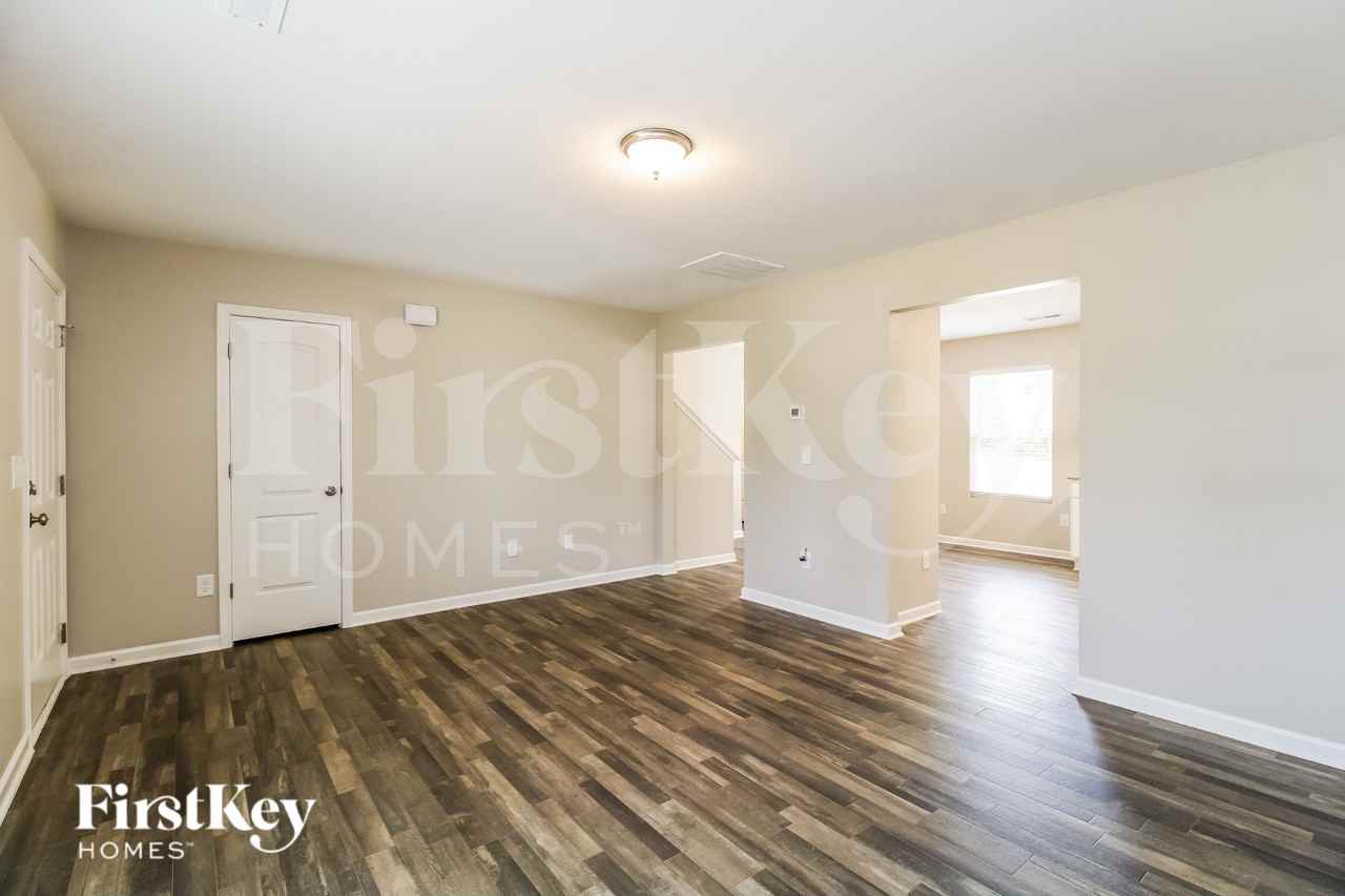 206 Glenoaks Dr - Photo 2 of 15