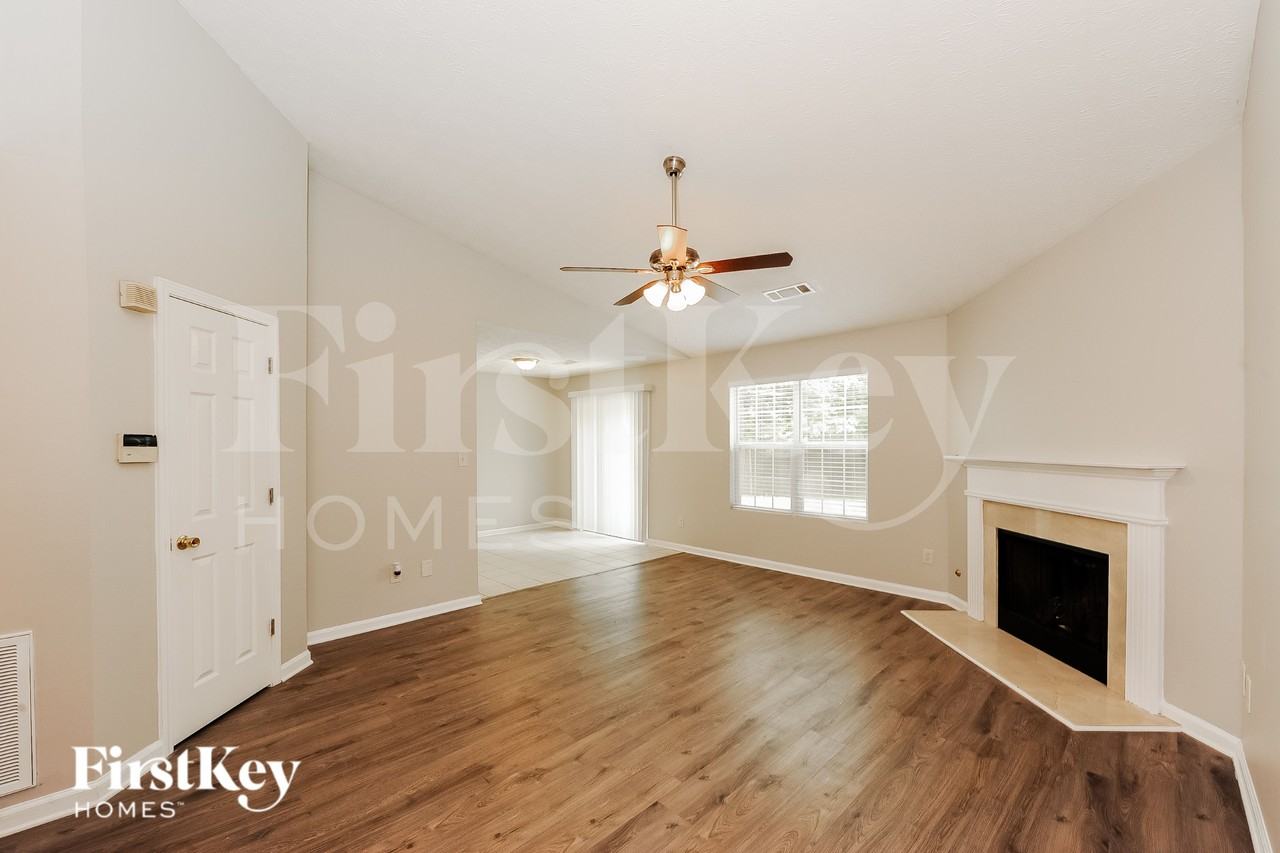 5255 Hillcrest Glenn Dr - Photo 3 of 18