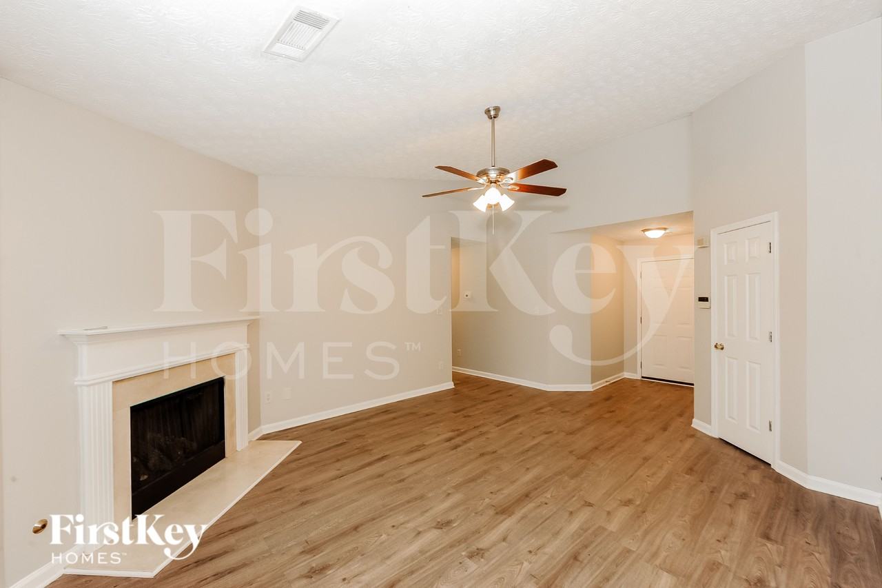 5255 Hillcrest Glenn Dr - Photo 4 of 18