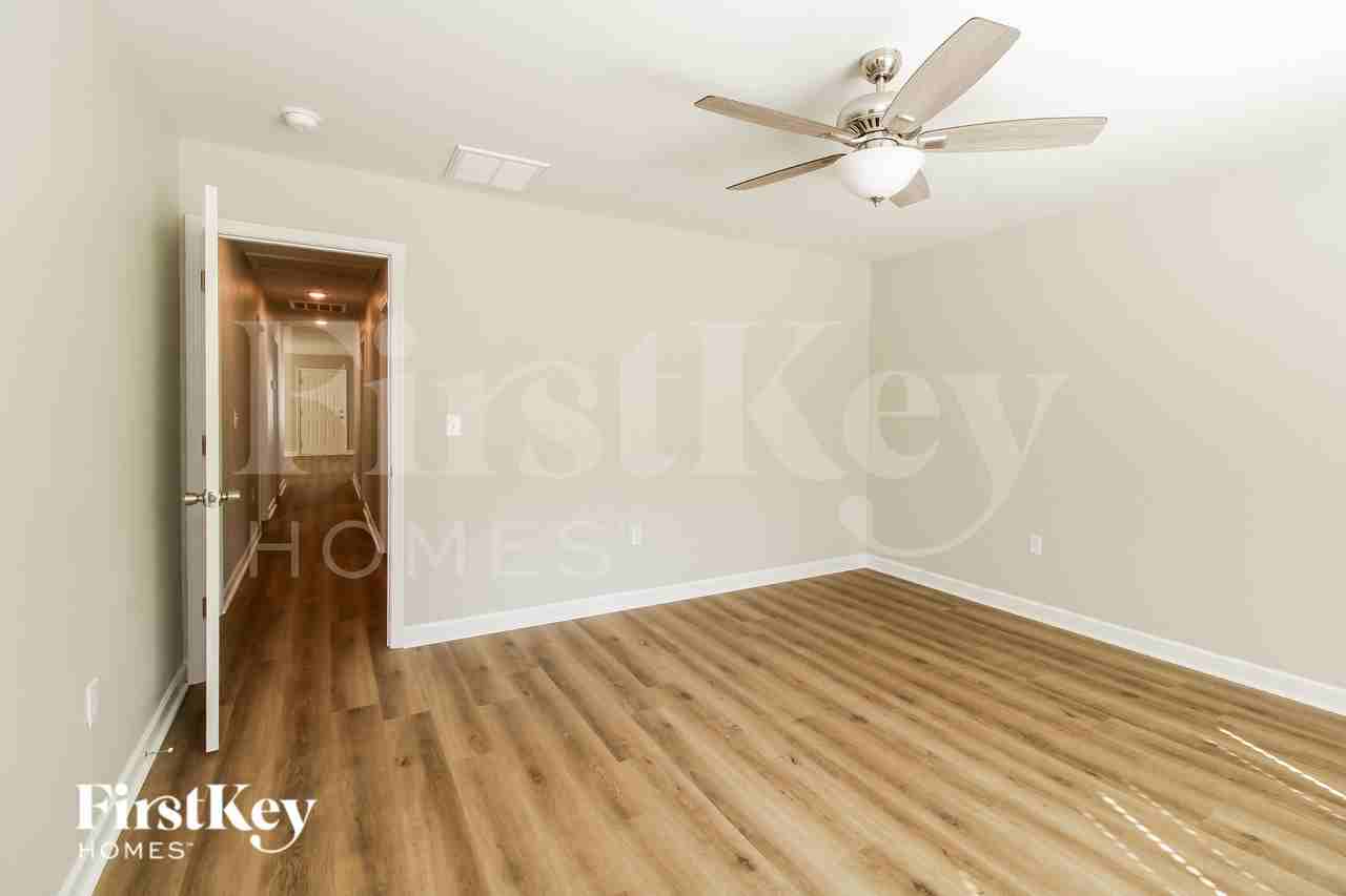 911 Howard Pl - Photo 7 of 15