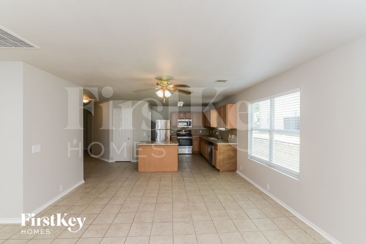 5124 Storm King - Photo 4 of 16