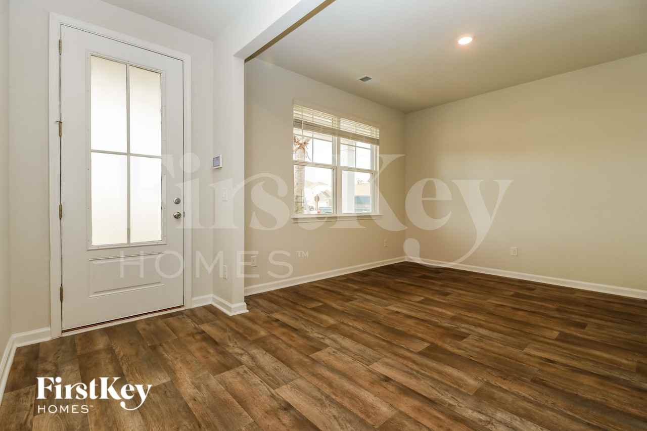409 Zenith Blvd - Photo 2 of 15
