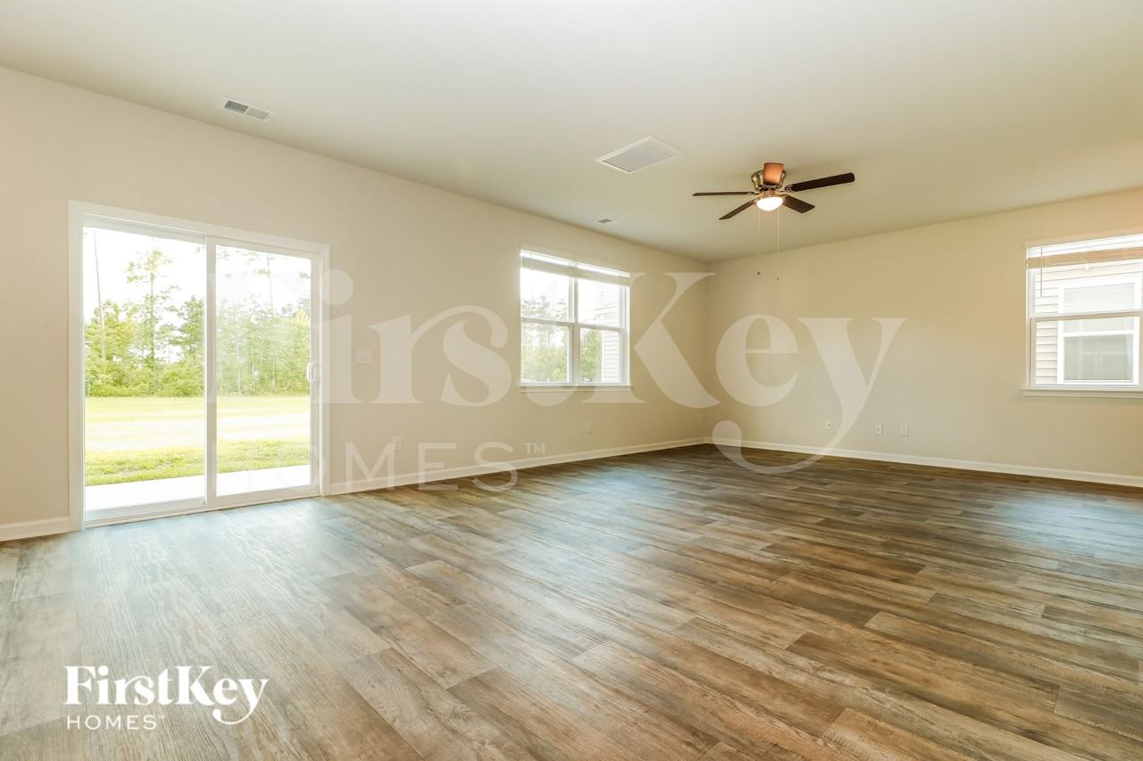409 Zenith Blvd - Photo 4 of 15