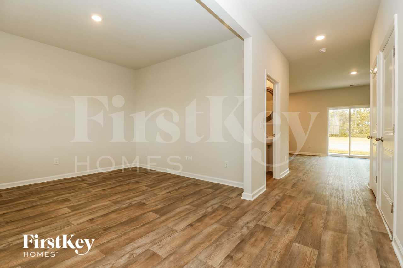 409 Zenith Blvd - Photo 5 of 15