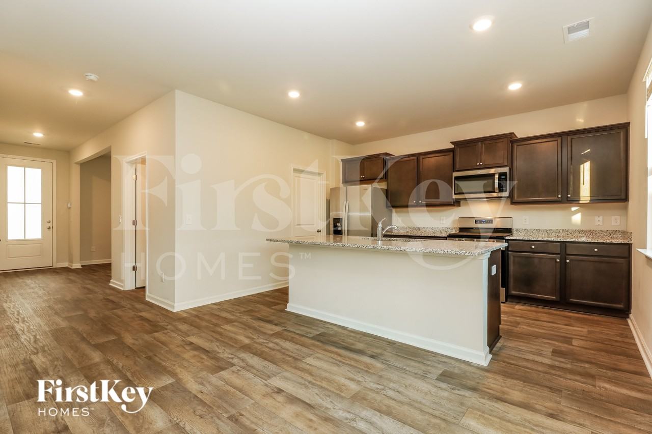 409 Zenith Blvd - Photo 6 of 15