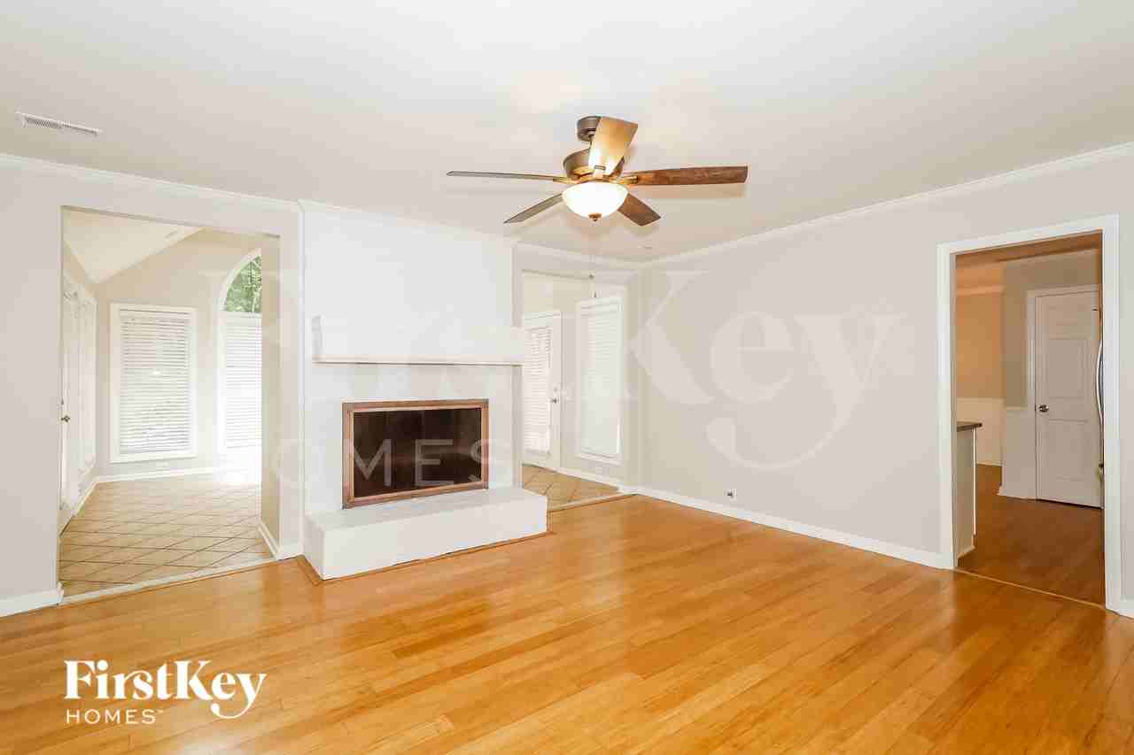 7614 Robin Crest Rd - Photo 3 of 15