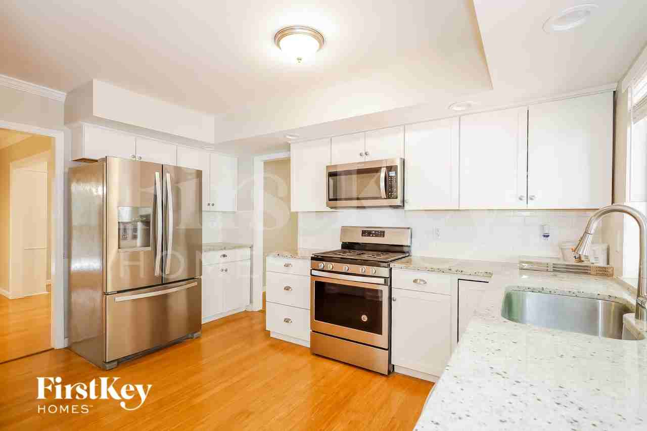 7614 Robin Crest Rd - Photo 4 of 15