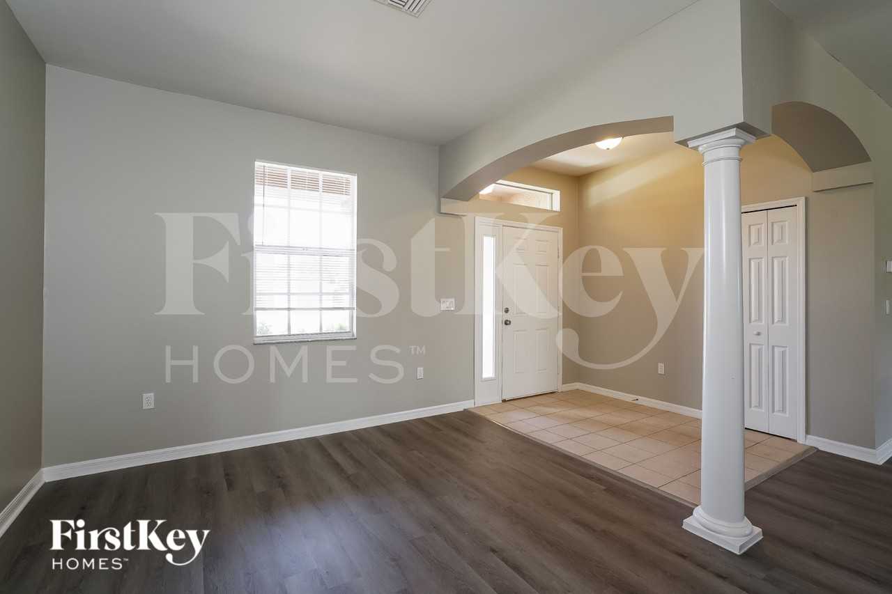 1820 Ne 7th Ave - Photo 3 of 15