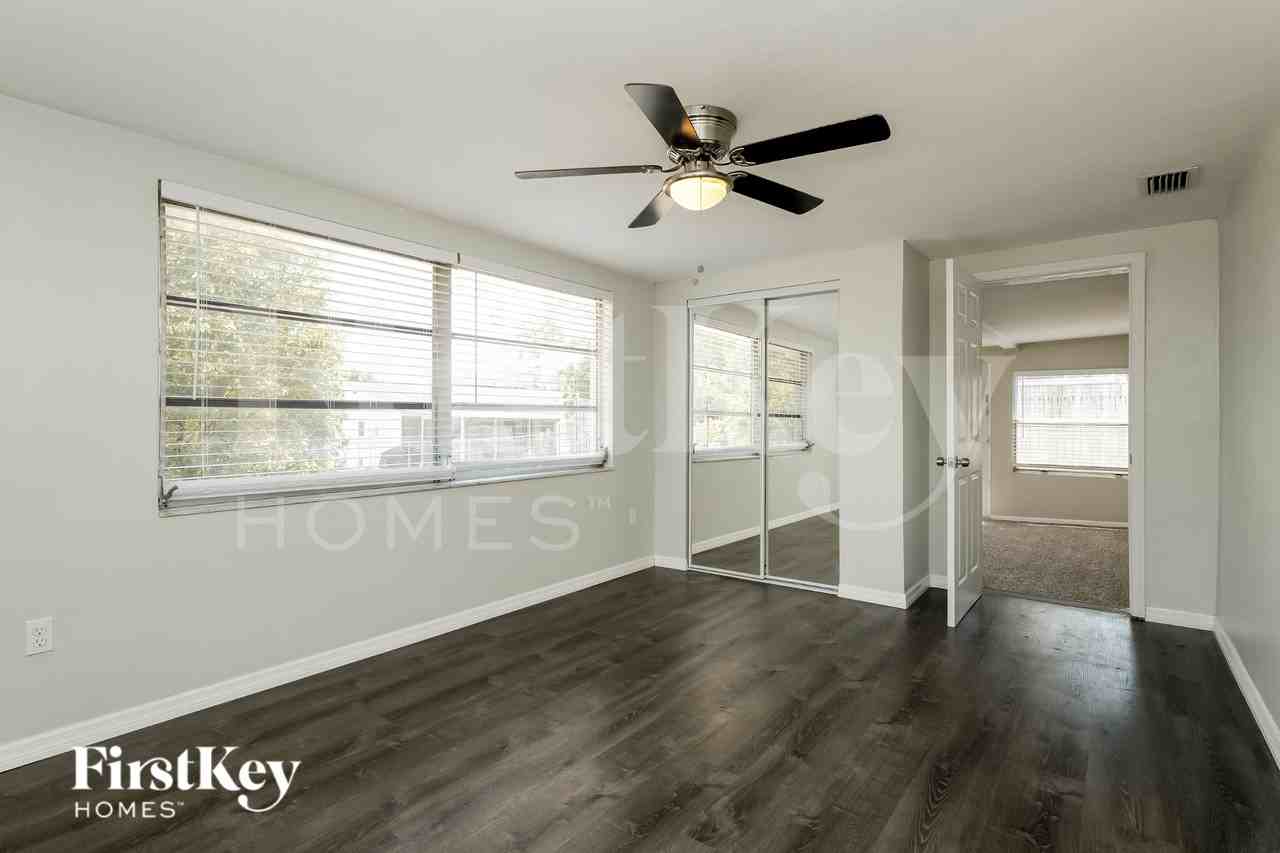 7424 Neva Ln - Photo 6 of 16