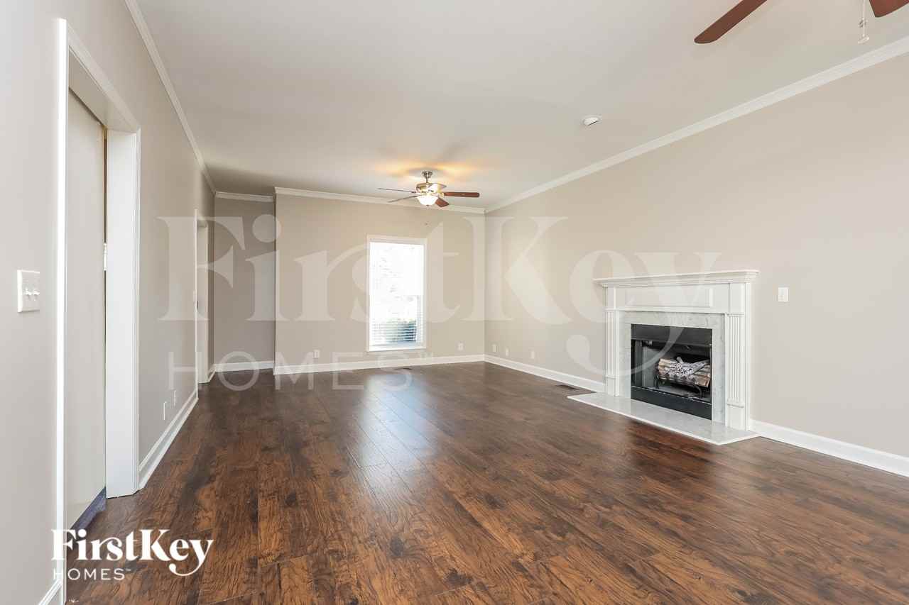 221 Shoemaker Ct - Photo 3 of 15