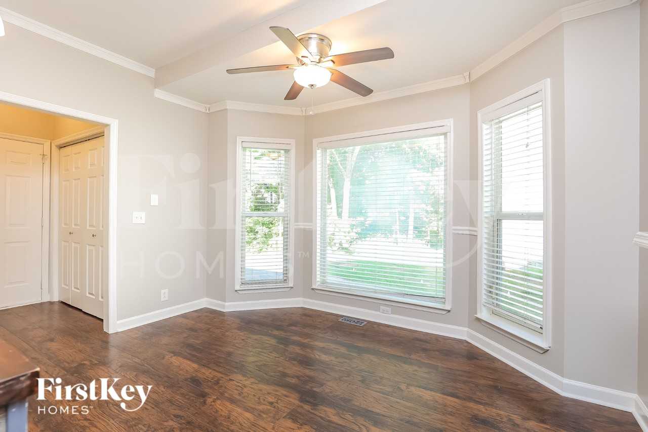 221 Shoemaker Ct - Photo 5 of 15