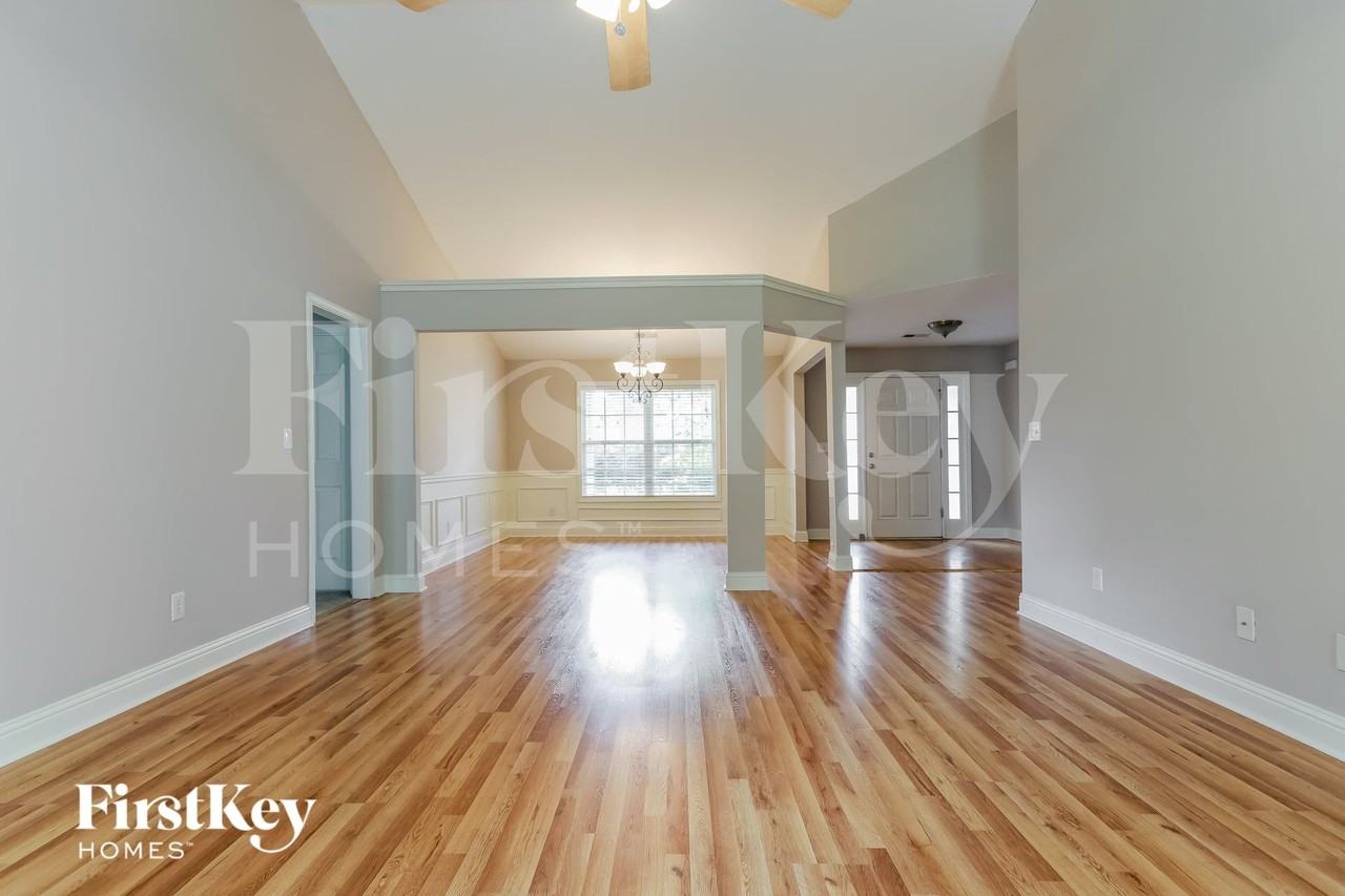 1306 Golden Way - Photo 2 of 15