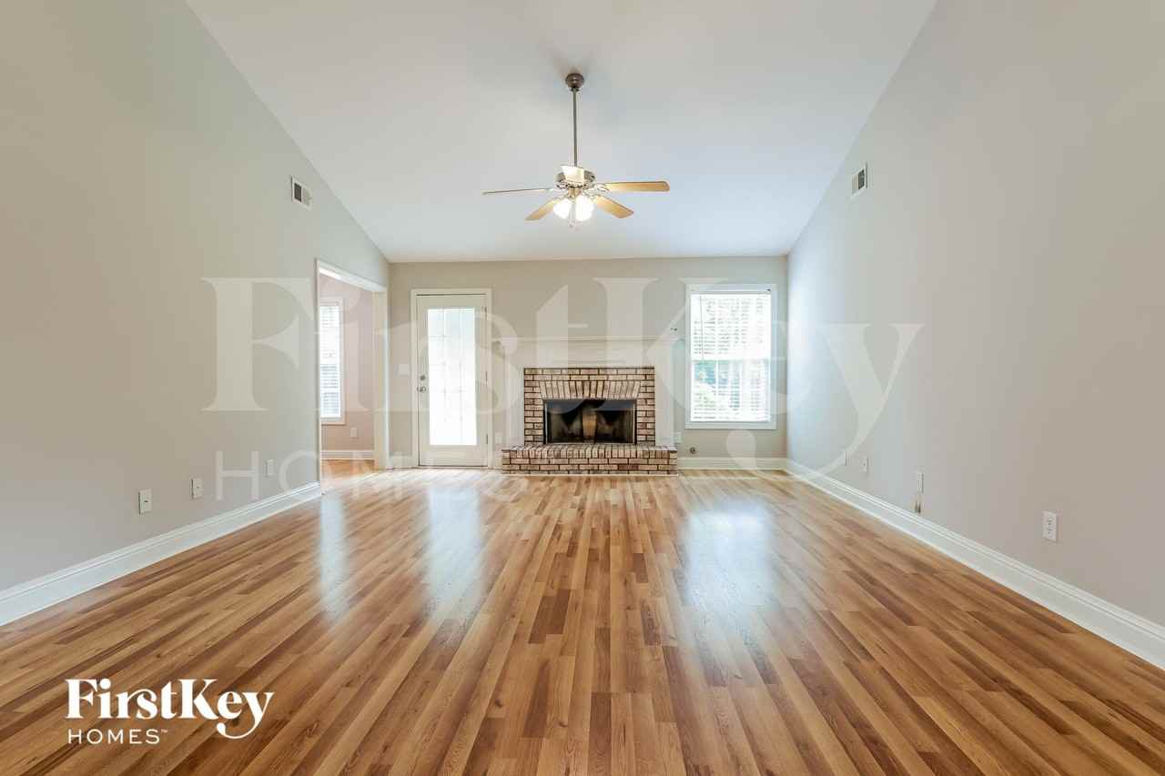 1306 Golden Way - Photo 3 of 15