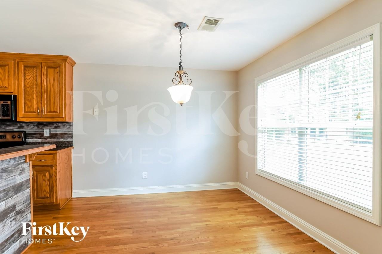1306 Golden Way - Photo 4 of 15