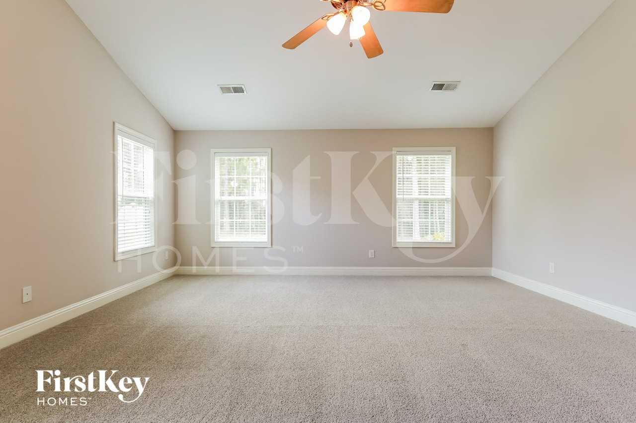 1306 Golden Way - Photo 6 of 15