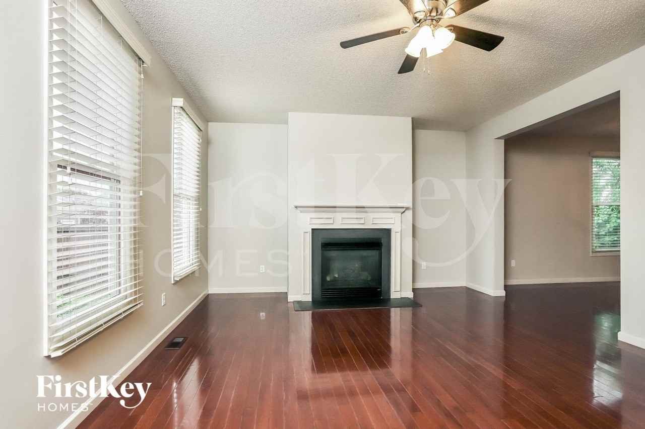 3638 Arpent St - Photo 5 of 15