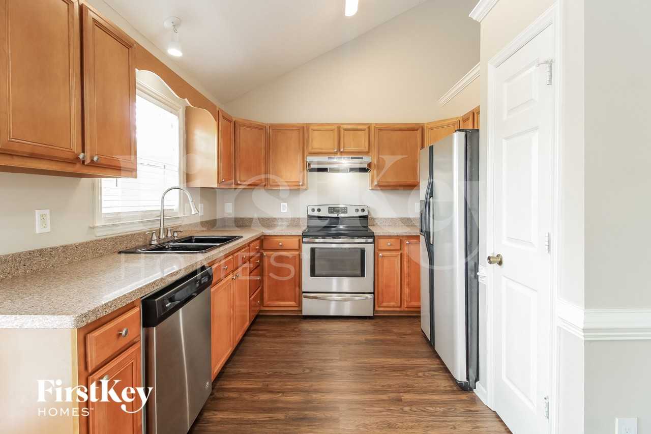 422 Twin Valley Dr - Photo 6 of 15