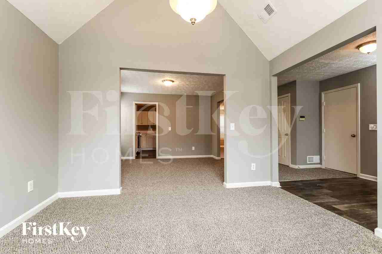 3985 Fallbrook Dr - Photo 5 of 15