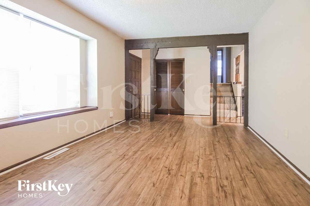 4501 Nw Amesbury Pl - Photo 4 of 15