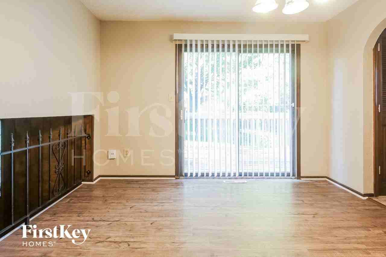 4501 Nw Amesbury Pl - Photo 5 of 15