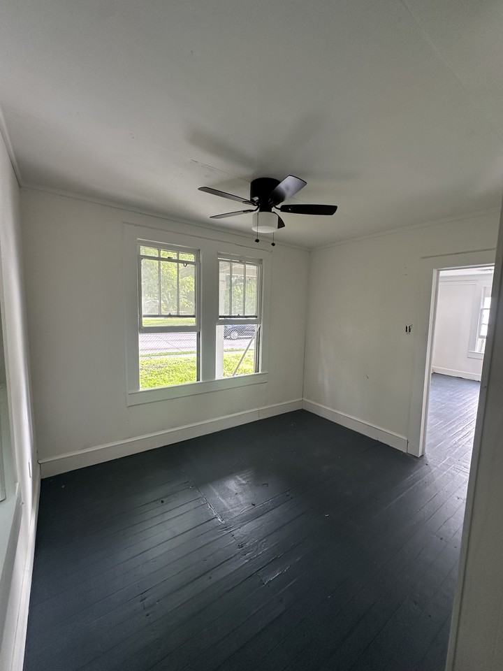 1331 Se Evangeline Trwy #1 - Photo 2 of 8