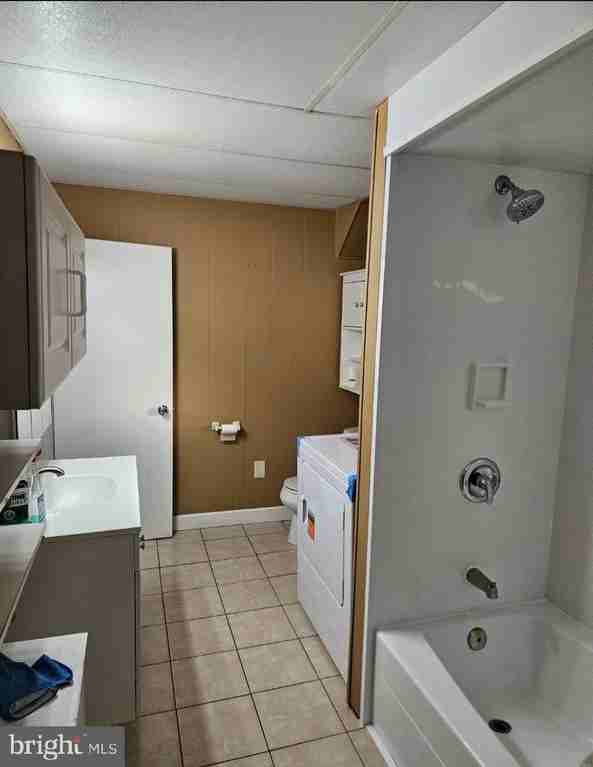 6124 Wayne Ave - Photo 3 of 10