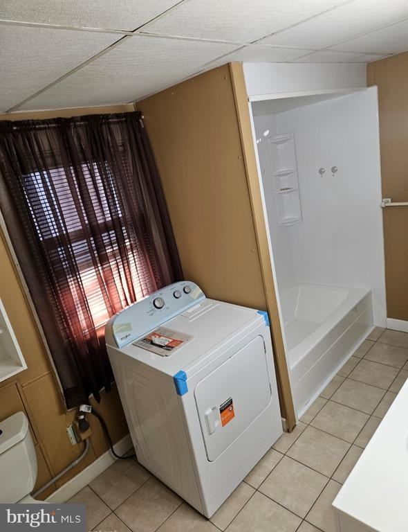6124 Wayne Ave - Photo 4 of 10