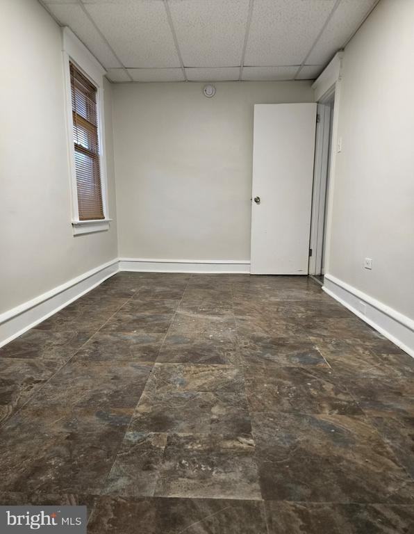 6124 Wayne Ave - Photo 5 of 10