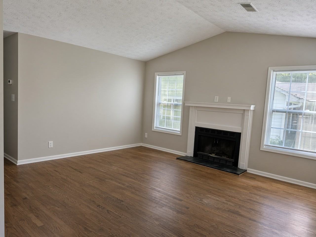 323 Farm Place Ct Ne - Photo 3 of 20