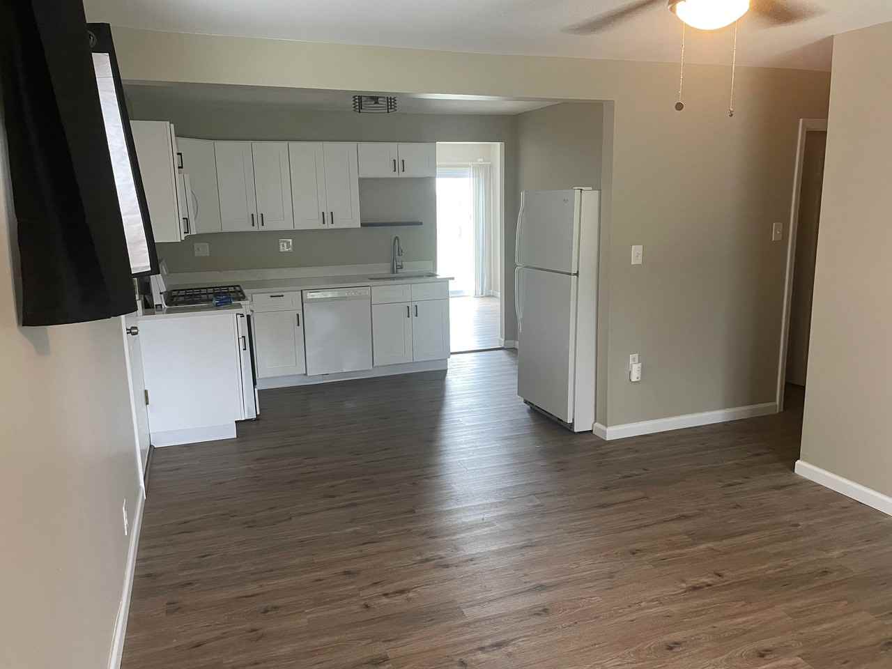 28603 Rosemont St - Photo 6 of 17
