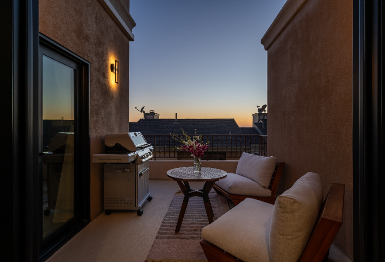 706 11th St - Photo 4 of 16