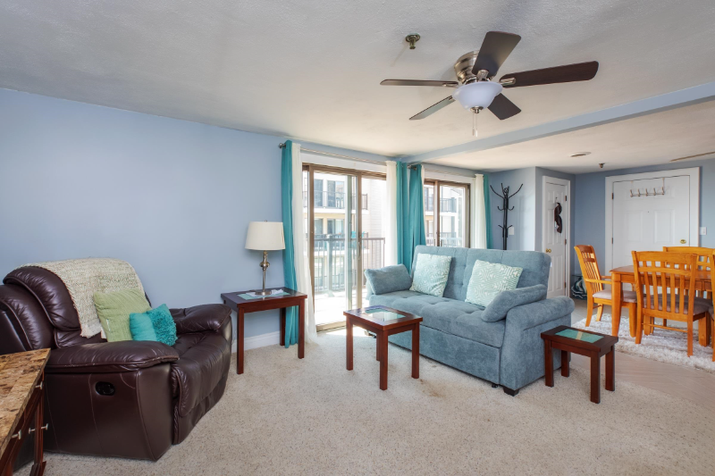 463 Ocean Blvd #B7 - Photo 4 of 14