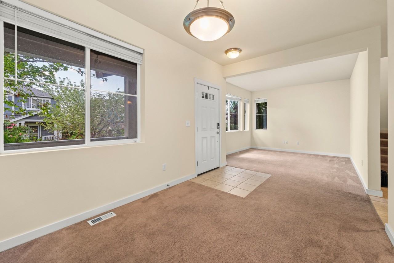 2419 30th Pl Ne - Photo 4 of 33