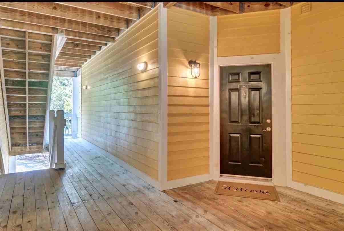 1921 Chatelain Way - Photo 2 of 20