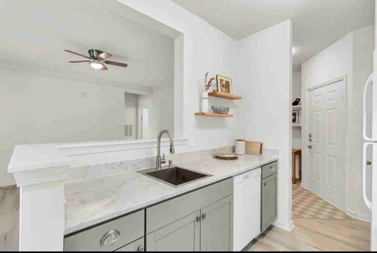 1921 Chatelain Way - Photo 6 of 20