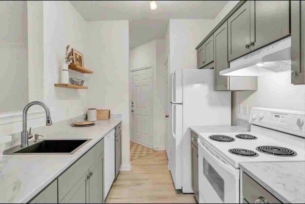 1921 Chatelain Way - Photo 7 of 20