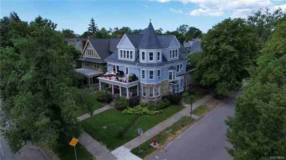 528 Richmond Ave #1